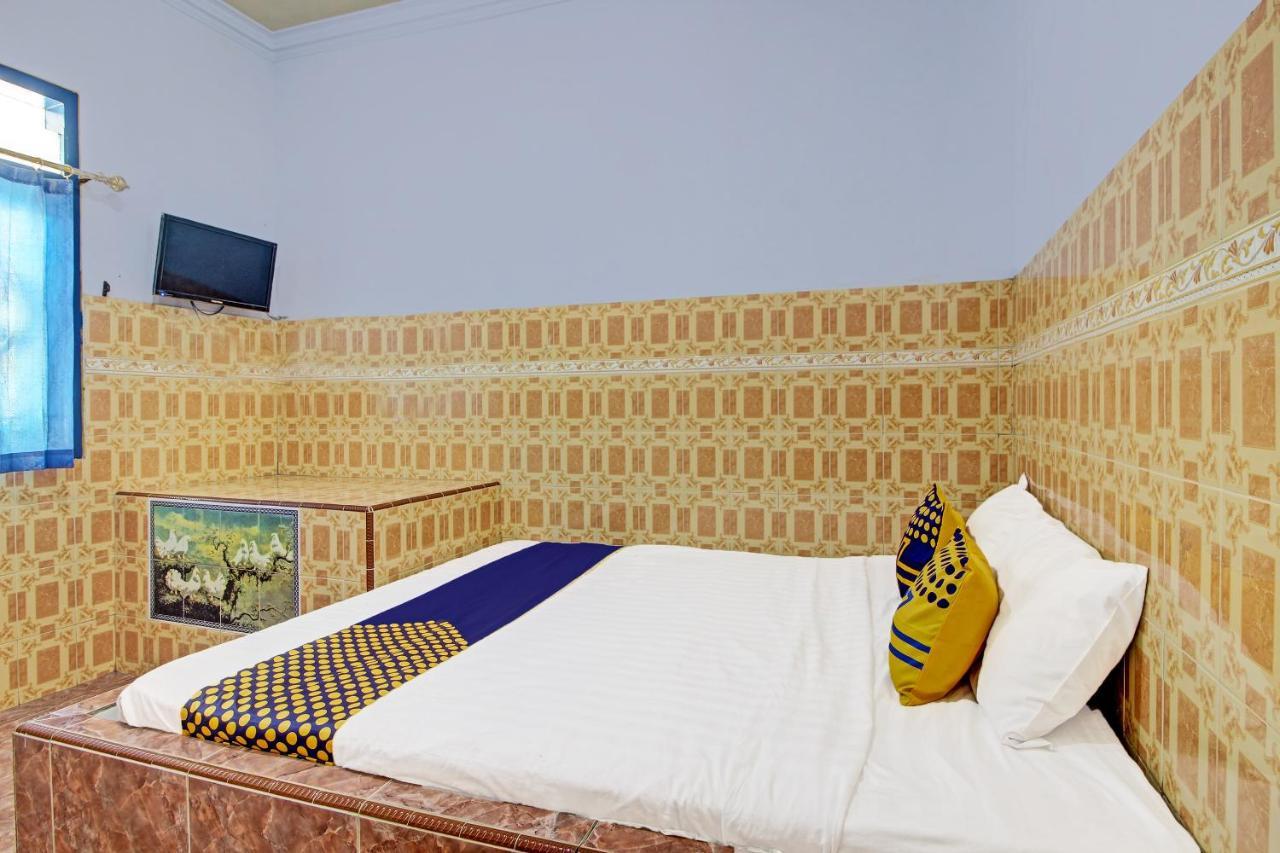 Spot On 91694 Hotel Rama Chandra Temanggung 外观 照片