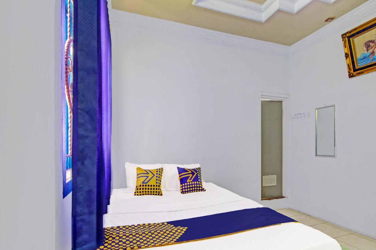 Spot On 91694 Hotel Rama Chandra Temanggung 外观 照片