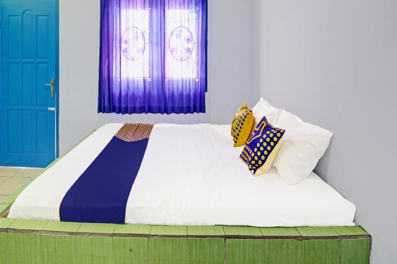 Spot On 91694 Hotel Rama Chandra Temanggung 外观 照片