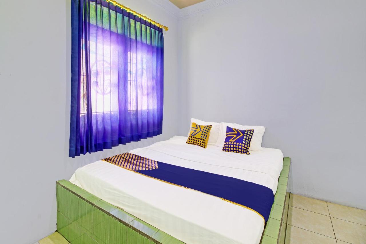Spot On 91694 Hotel Rama Chandra Temanggung 外观 照片