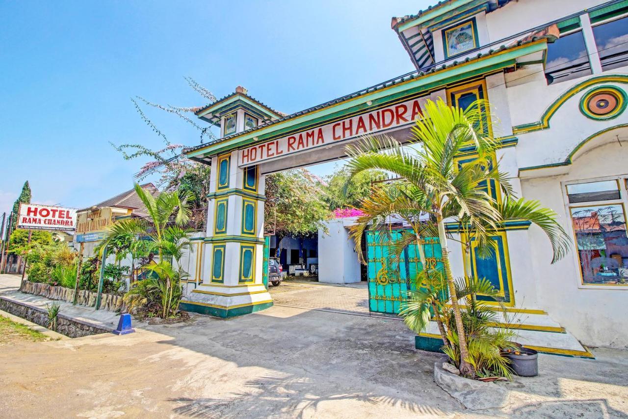 Spot On 91694 Hotel Rama Chandra Temanggung 外观 照片